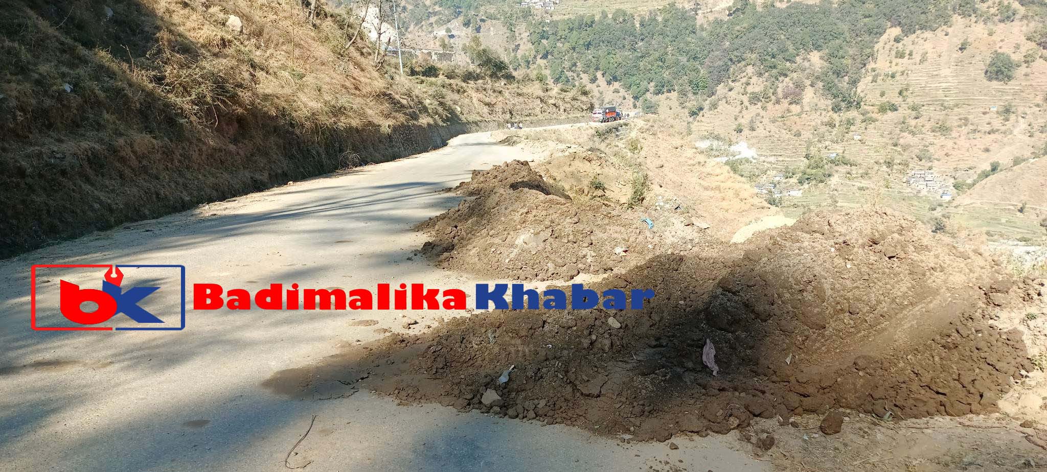 बाजुरामा राजमार्गको छेउमै माटो थुर्पादै, सम्बन्धित निकाय मौन