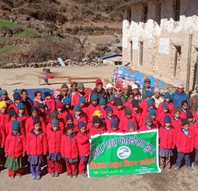 निता राउत फाउण्डेशन द्वारा गौमुलमा न्यानो कपडा बितरण