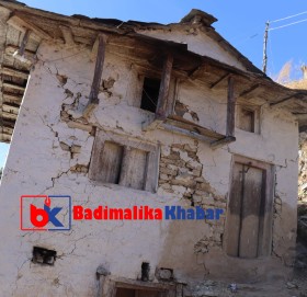 घरपुरै चिराचिरा, बिचल्लीमा गौमुलका भुकम्प पिडीत (भिडियाे सहित)