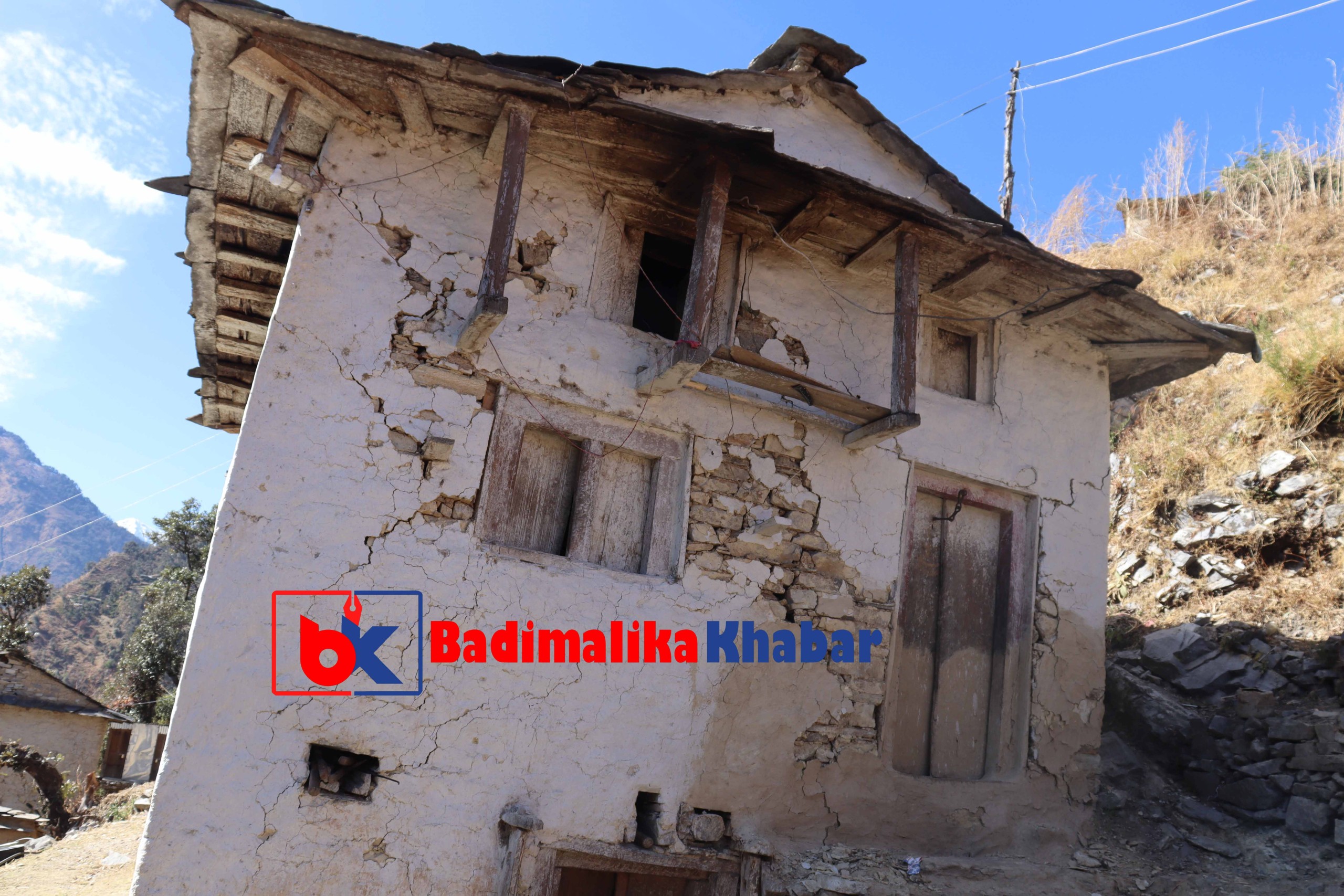 घरपुरै चिराचिरा, बिचल्लीमा गौमुलका भुकम्प पिडीत (भिडियाे सहित)