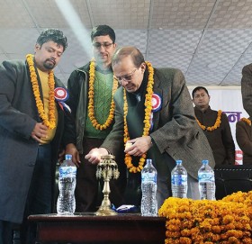 प्रेस युनियन कर्णालीको अधिवेशनमा माइक खोसाखोस