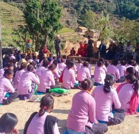 हिमाली भेगका बिद्यार्थीलाई न्यानो लुगा वितरण