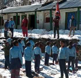 भवन जोखिम बनेपछि हिउँमाथि पढाइ सञ्चालन