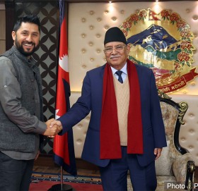 प्रधानमन्त्री प्रचण्डसँग रवि लामिछानेको भेटवार्ता