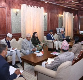 राष्ट्रपति र उपराष्ट्रपति निर्वाचन प्रक्रिया अगाडि बढाउन आयोगलाई प्रधानमन्त्रीको आग्रह