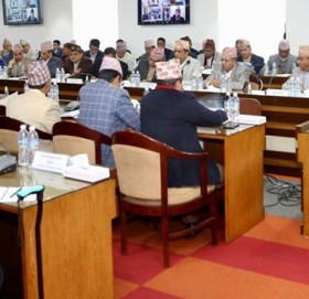 प्रधानमन्त्री प्रचण्डले दिए सचिवहरुलाई ३० बुँदे निर्देशन