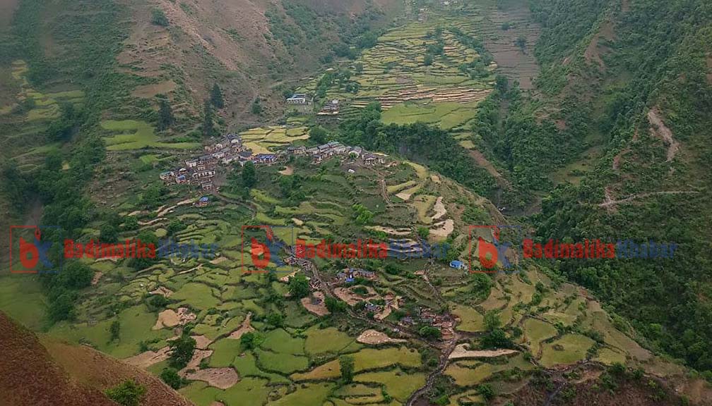 फोन गर्न अझै पनि डाँडा धाउदै बाजुराको हिमालीका स्थानिय