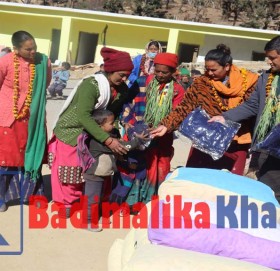 बडिमालिका ७ का बालबालिका र बृद्धबृद्धालाई न्यानो कपडा बितरण