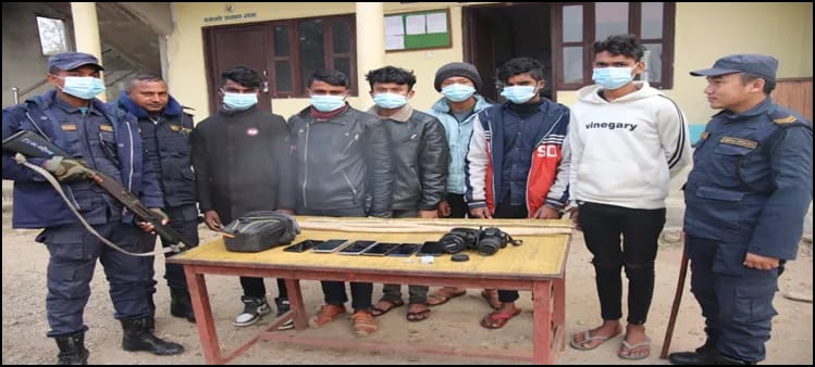 नक्कली प्रहरी बनेर लुटपाट गर्ने ६ जना पक्राउ