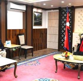 बालुवाटारमा प्रचण्ड र ओलीबीच भेटवार्ता