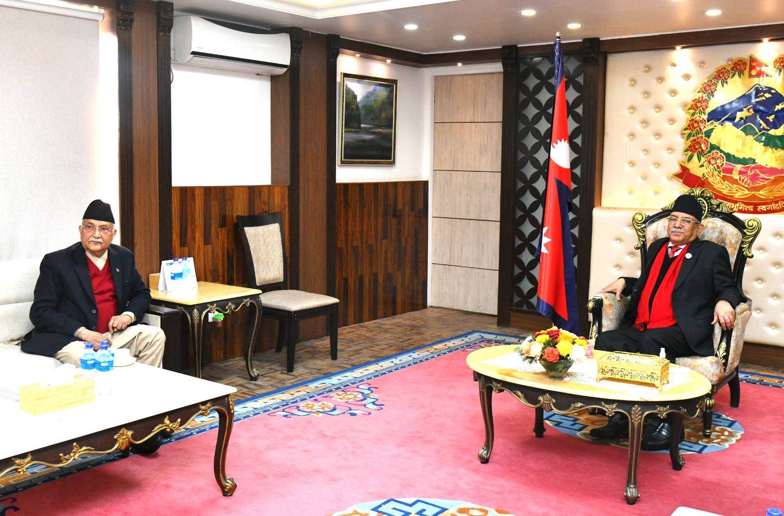 बालुवाटारमा प्रचण्ड र ओलीबीच भेटवार्ता