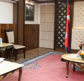 प्रधानमन्त्री प्रचण्ड र एमाले अध्यक्ष ओलीबीच बालुवाटारमा वार्ता