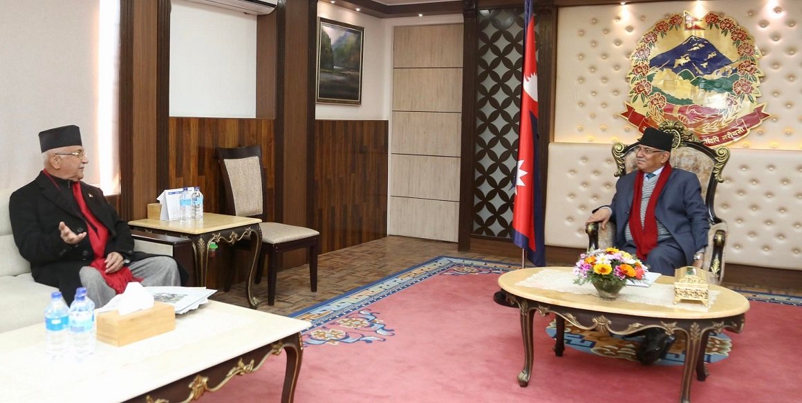 प्रधानमन्त्री प्रचण्ड र एमाले अध्यक्ष ओलीबीच बालुवाटारमा वार्ता