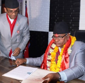 सुदूरपश्चिम सरकारलाई गठनको प्रक्रिया पूर्ण नहुँदै अल्पमतको भय