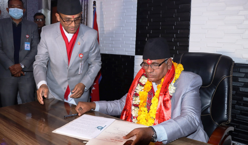 सुदूरपश्चिम सरकारलाई गठनको प्रक्रिया पूर्ण नहुँदै अल्पमतको भय