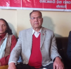 पुर्व प्रधानमन्त्री खनाल धनगढीमा, ‘सत्तारुढ गठबन्धन भत्किने कुनै संभावना छैन’