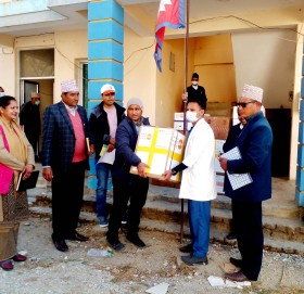 नेपाल रेडक्रस साेसाइटीद्वारा अस्पताललाई प्रजनन स्वास्थ्य सामाग्री हस्तान्तरण