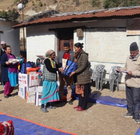 बडीमालिका नगरपालिका २ र ३ का भुकम्प पिडितलाई राहत सामाग्री वितरण