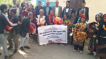 बुढिनन्दा नगरपालिका महिला विकास शाखाद्धारा  न्यानो कपडा वितरण