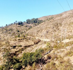 राष्ट्रिय प्रशारण लाइनका पाेल गाडेकाे ३बर्षसम्म  पनि बिजुली बल्न सकेन