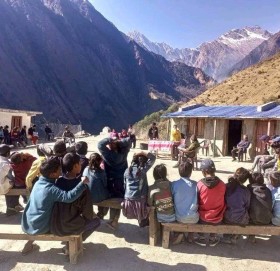 बझाङको धुली माविका प्रधानाध्यापकको लापरबाहीले विद्यालयको अवस्था भद्रगोल