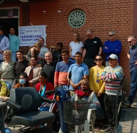 आर्थिक अभावमा परेका विपन्नलाइ कृत्रिम खुट्टा सहयोग