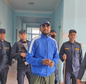 निलम्बित सांसद अरुण चौधरीलाई अदालतमा उपस्थित गराइयो