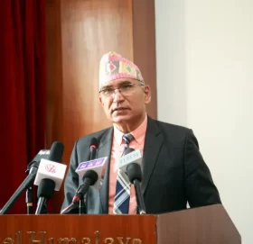 सामुदायिक रेडियोलाई प्रोत्साहन गर्ने नीति बनाउन पहल गर्छौं : मन्त्री पौडेल