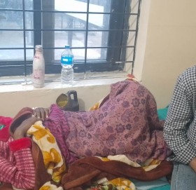 पैसा अभाबमा मृत्यु सँग जुधिरहेकी बुढिगंगा की १८ बर्षिय कुन्ति नेपाली