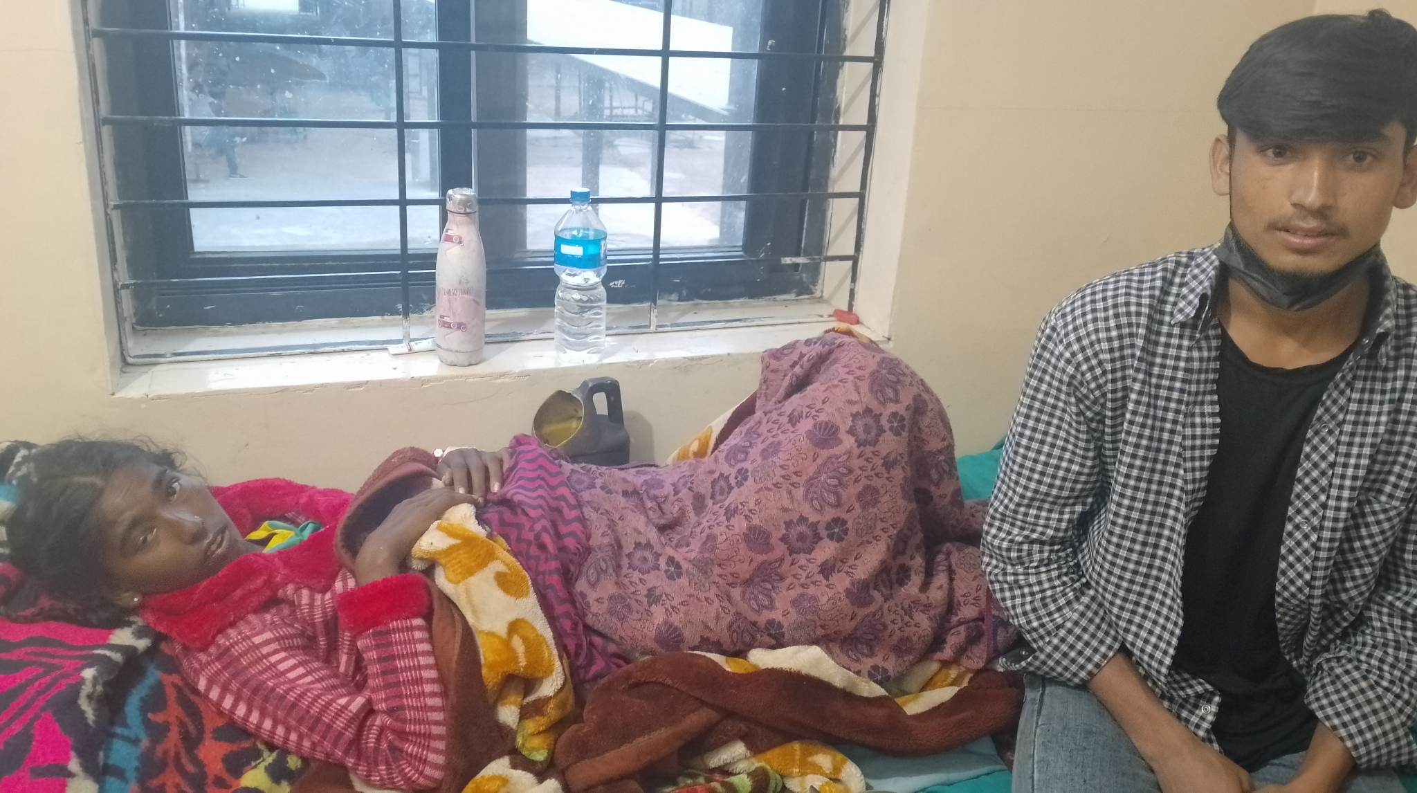 पैसा अभाबमा मृत्यु सँग जुधिरहेकी बुढिगंगा की १८ बर्षिय कुन्ति नेपाली