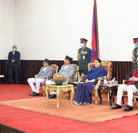 राष्ट्रिय सभा उपाध्यक्ष अर्यालले लिइन् शपथ