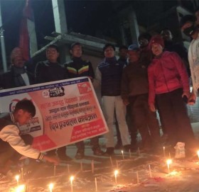 जनयुद्ध दिवसको अवसरमा  नेकपा माओबादी केन्द्रद्धारा पार्टी कार्यालयमा दिप प्रज्वलन