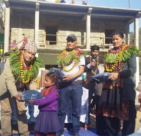 बडीमालिका २ का विद्यार्थी र जेष्ठ नागरिकलाई न्यानो कपडा वितरण