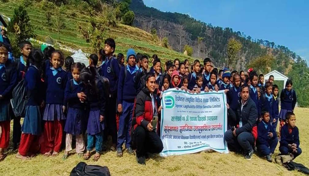 डिप्रोक्स लघुवित्त वित्तीय संस्था लिमिटेडद्धारा  बालबालिकालाई न्यानो कपडा बितरण