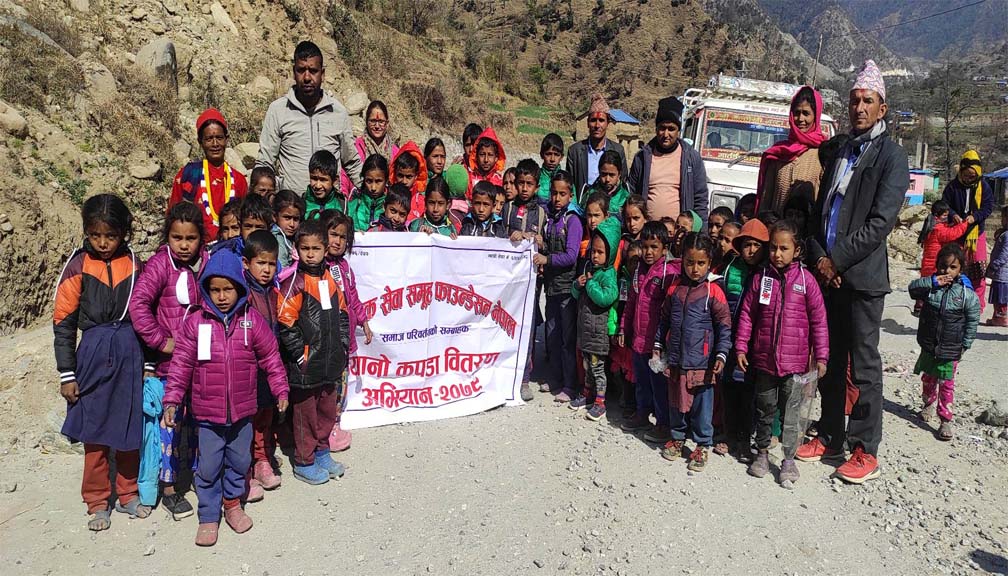 बडिमालिका ७ का एक सय बढि बालबालिकालाई न्यानो कपडा बितरण