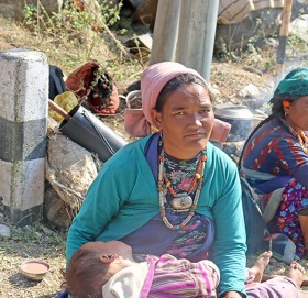 मौसमी बसाइँसराइले चर्को कुपोषण : आमा र बच्चा झन् जोखिममा