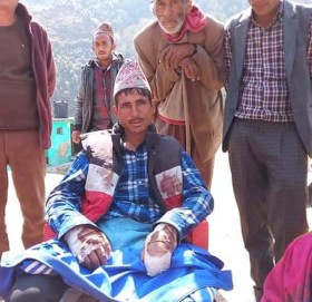 बाघ संग २५ मिनेट लडाई पर्यो, अन्तिममा  कुकुरले बचायो: घाइते राजमल शाही