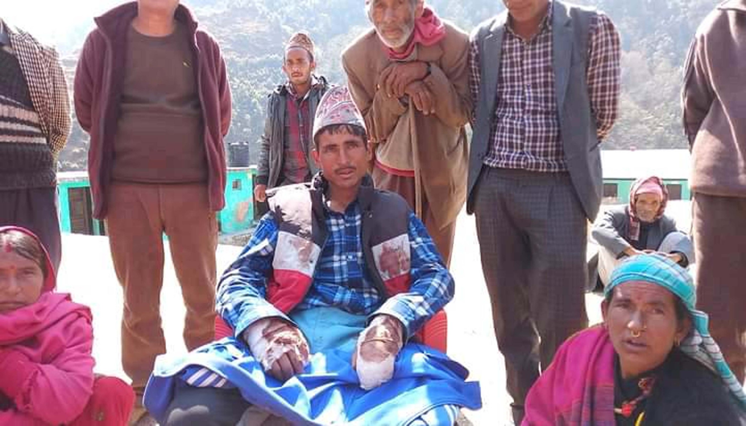 बाघ संग २५ मिनेट लडाई पर्यो, अन्तिममा  कुकुरले बचायो: घाइते राजमल शाही