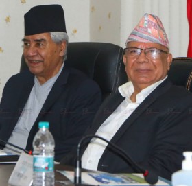 सुदूरपश्चिम सरकारबारे देउवा र नेपालबीच छलफल