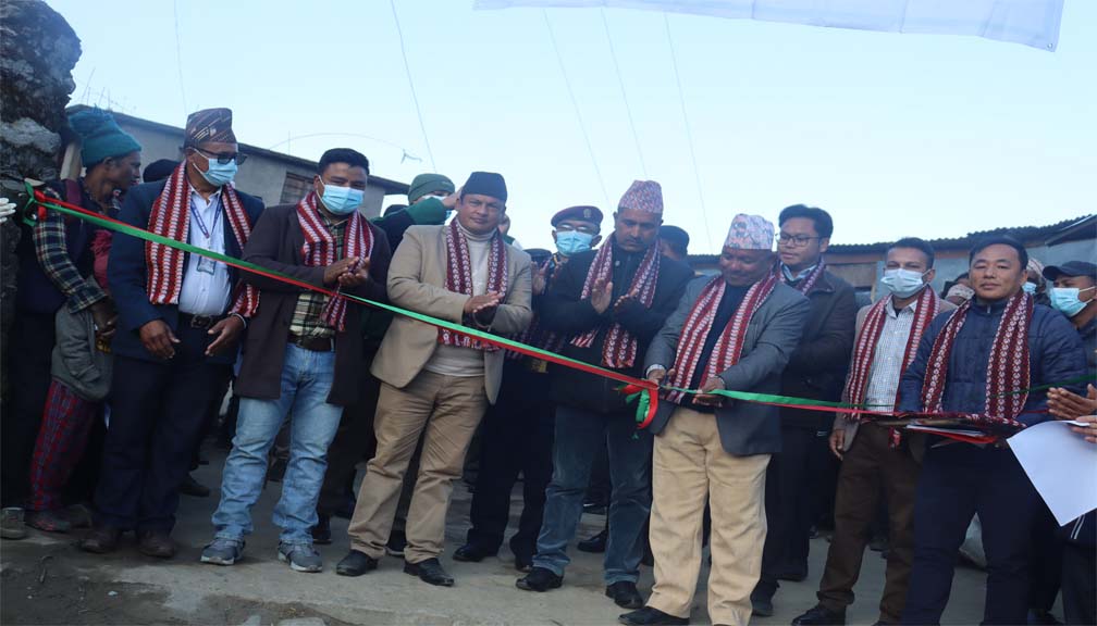 गोर्खा वेल्फेयर ट्रष्टको सहयोगमा बाजुरामा निशल्कु स्वास्थ्य शिविर संचालन