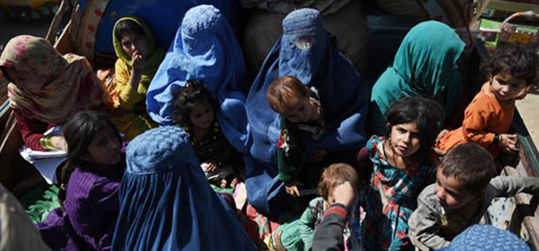 पाकिस्तानबाट तीन हजार अफगान शरणार्थी फर्किए