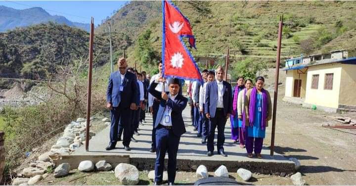 बझाङ केदारस्युँ गाउँपालिकामा राष्ट्रिय गान पछि कार्यालयको काम सुरु