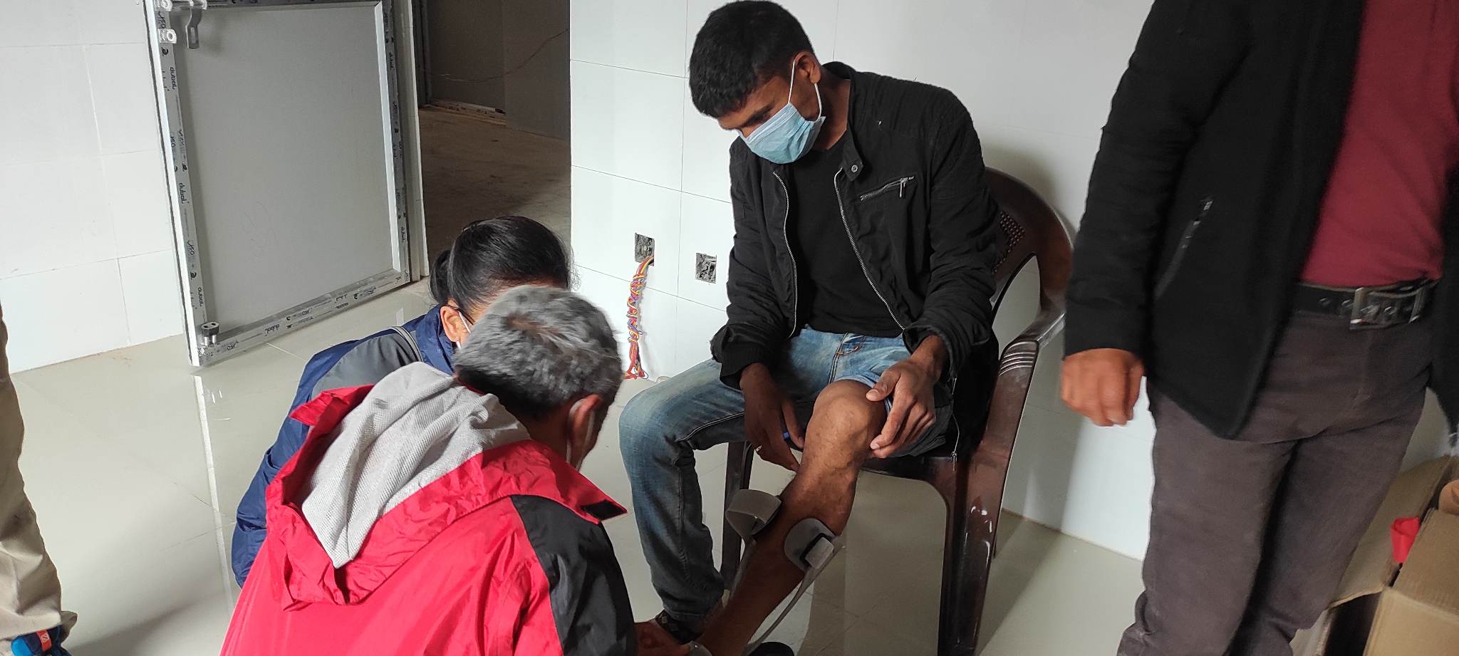 गोर्खा वल्फेयर ट्रष्टको सहयोगमा बाजुराका ६२ जनालाई सहयता साम्रगी सहयोग