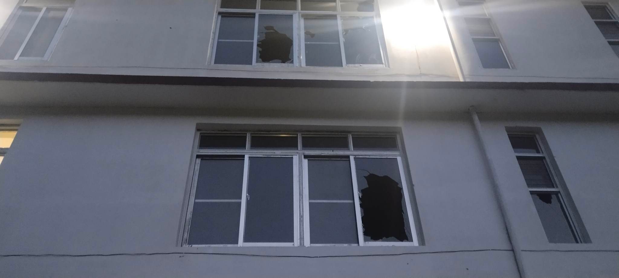 बुढिनन्दा नगर पालिकाको कार्यलयमा तोडफोड, जिल्लाबाट थप शुरक्षा पठाइयाे