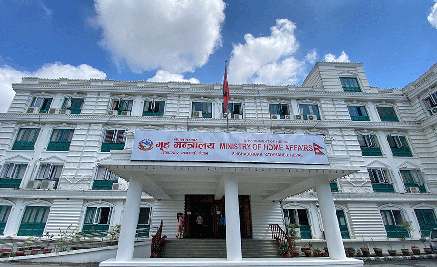 एकैसाथ ३६ जिल्लाका सीडीओ सरूवा : पर्सामा दाहाल, कैलालीमा रेग्मी