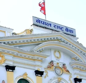 ब्याजदर घटाउँदै बैंकहरु