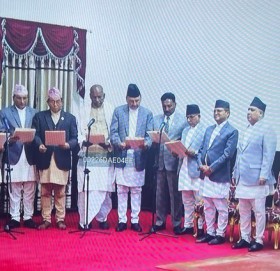 नवनियुक्त मन्त्रीहरुले लिए शपथ