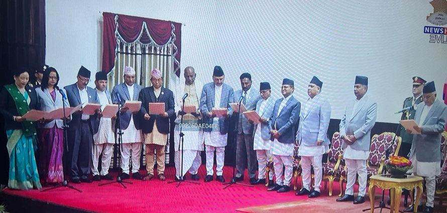 नवनियुक्त मन्त्रीहरुले लिए शपथ