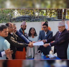 सुदूरपश्चिमका मुख्यमन्त्रीलाई सागर ढकालले बुझाए ज्ञापन पत्र