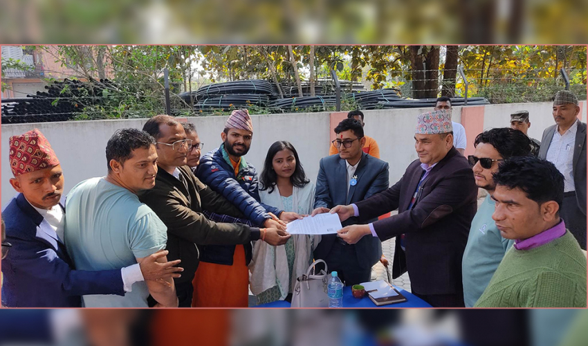 सुदूरपश्चिमका मुख्यमन्त्रीलाई सागर ढकालले बुझाए ज्ञापन पत्र